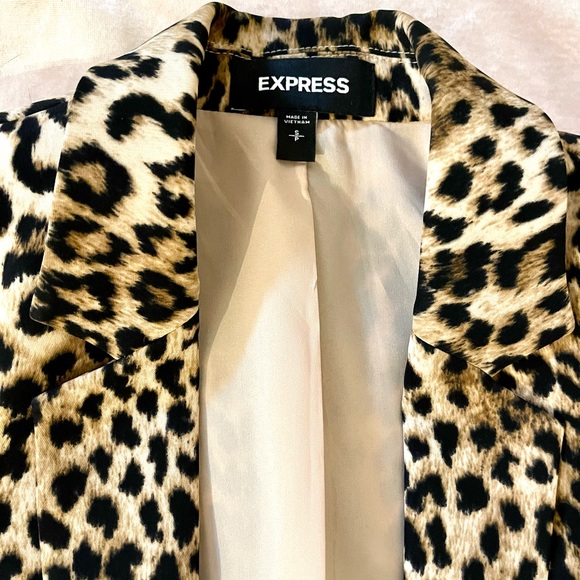 NWOT Express Leopard Print Blazer 3/4 sleeve - Picture 4 of 7